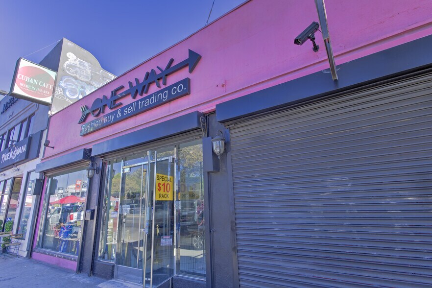 More Photos Of 7172 Melrose Ave, Los Angeles Storefront For Sale