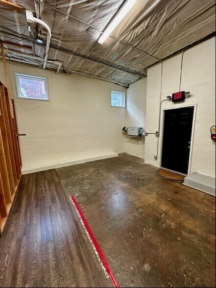 More Photos Of 101-103 E Broadway St, Lenoir City Storefront Retail Office For Lease