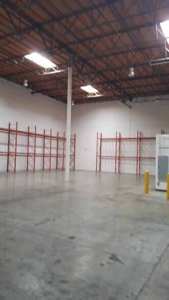 More Photos Of 28875 Industry Dr, Valencia Warehouse For Lease