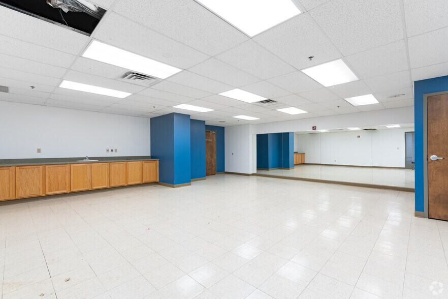 More Photos Of 119 N Washington Sq, Lansing Medical For Sale