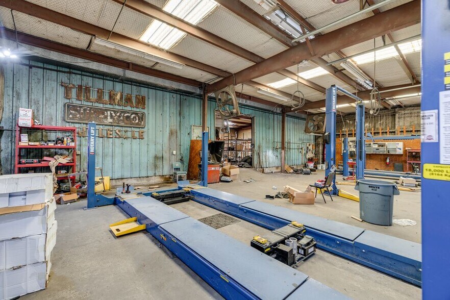 More Photos Of 1914 Cypress St, West Monroe Service For Sale