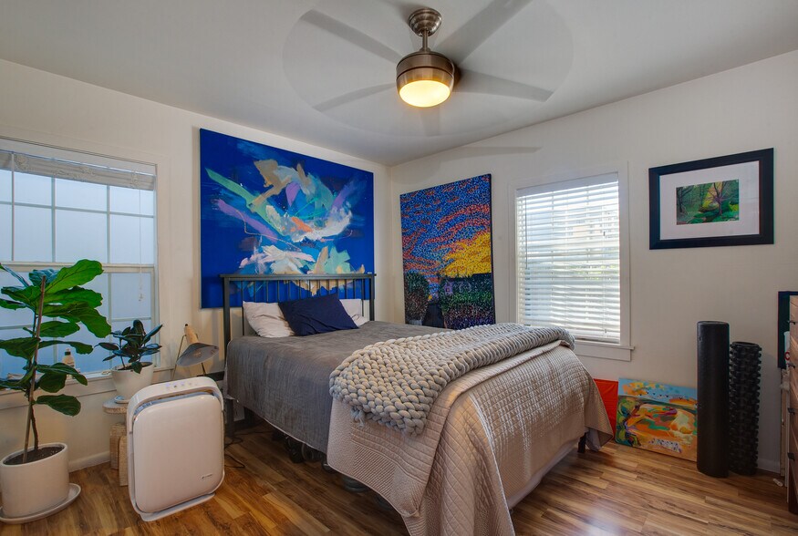 More Photos Of 1146 Venice Blvd, Venice Apartments For Sale