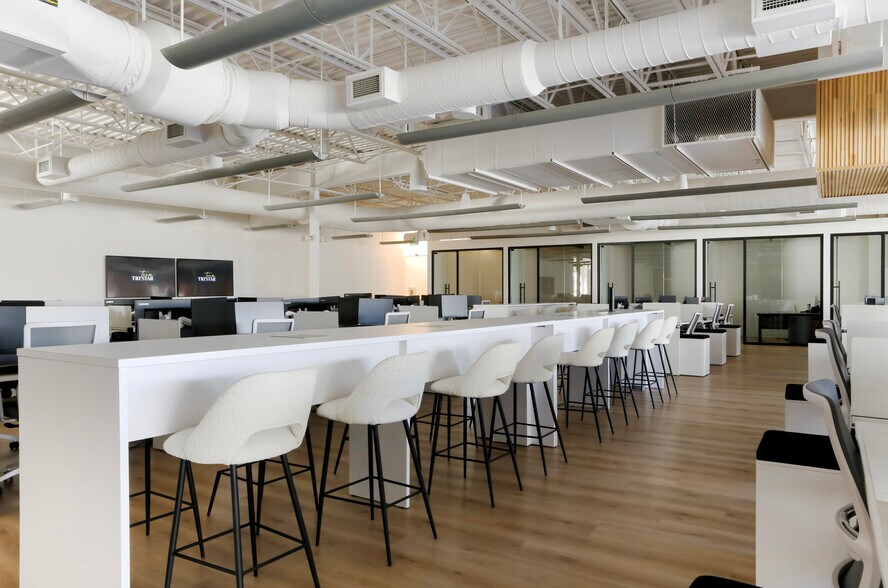 More Photos Of 55 Music Sq W, Nashville Office For Sale