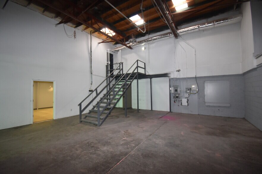 More Photos Of 410 Santa Fe St, El Paso Freestanding For Lease