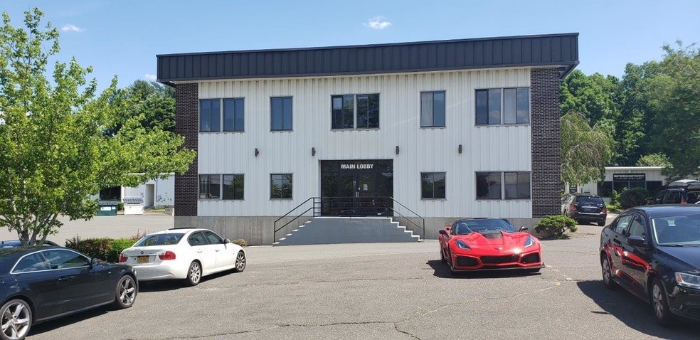 More Photos Of 50-52 Miry Brook Rd, Danbury Warehouse For Lease