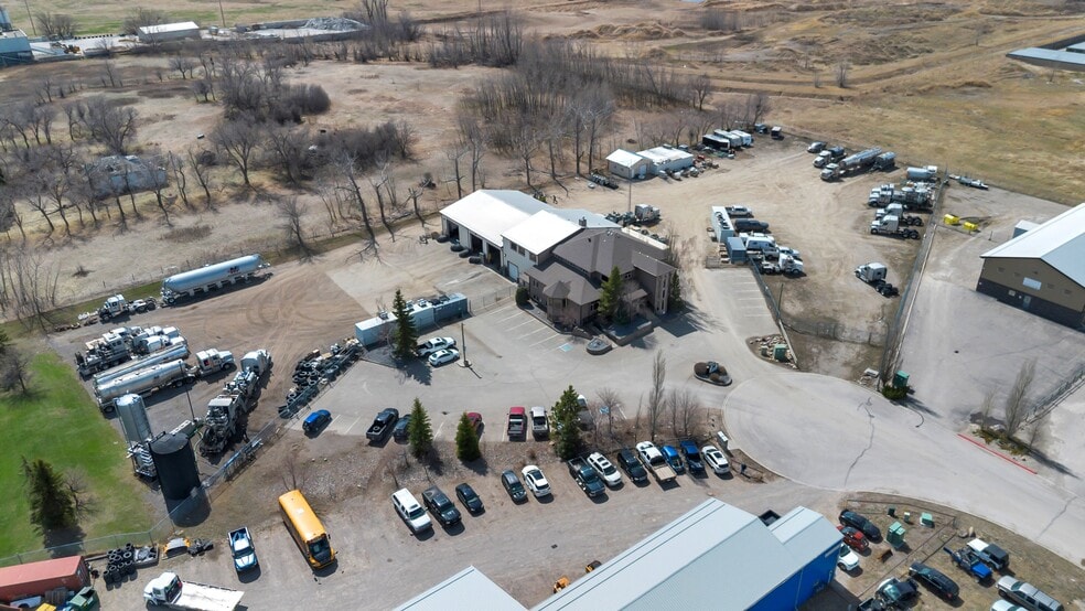 More Photos Of 118 Canal Gdns, Strathmore Light Distribution For Sale