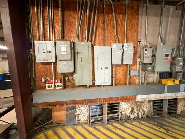 More Photos Of 101 Anvil St, Jacksonville Warehouse For Sale