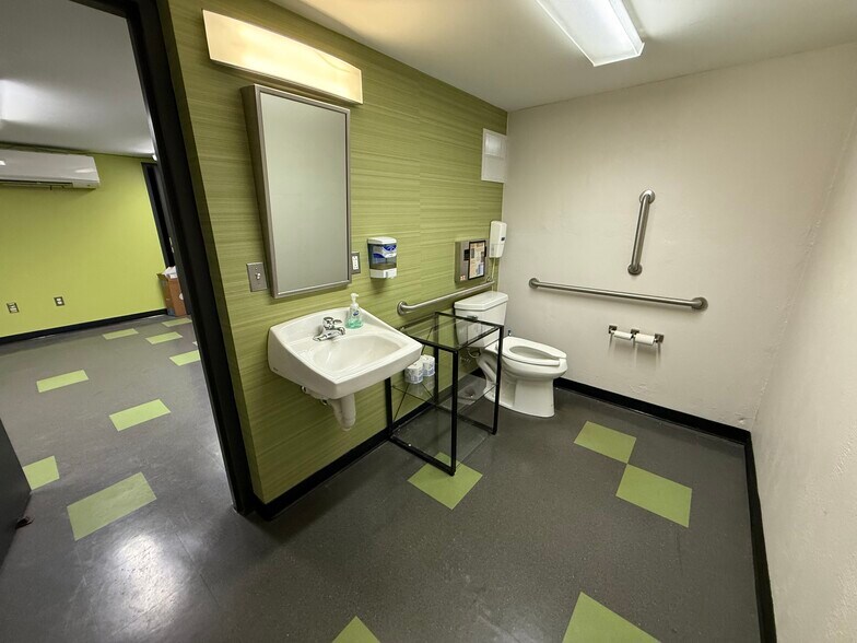 More Photos Of 942 Putney Rd, Brattleboro Bank For Sale