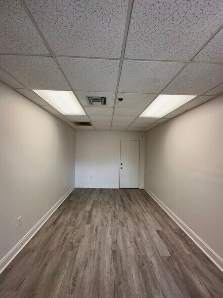 More Photos Of 510 Douglas Ave, Altamonte Springs Self Storage For Lease