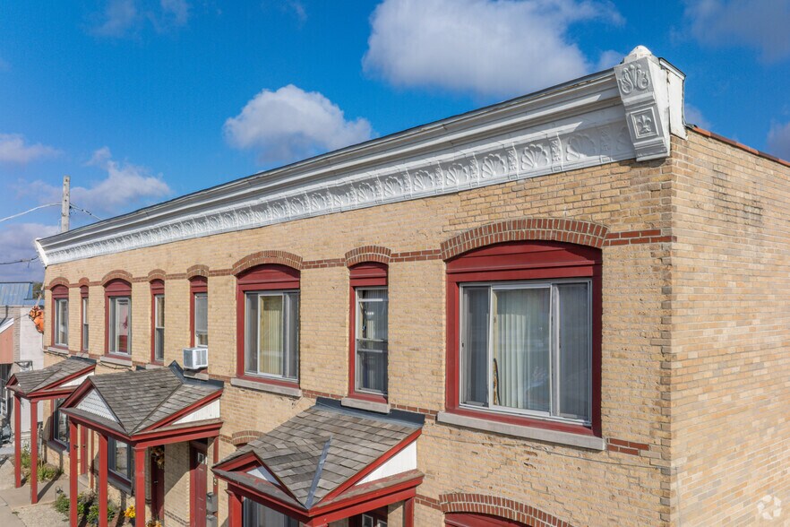 More Photos Of 130 Washington St, Woodstock Apartments For Sale