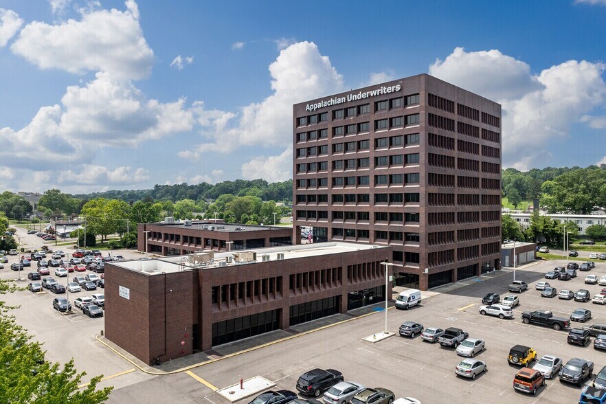 More Photos Of 800 Oak Ridge Tpke, Oak Ridge Medical For Lease