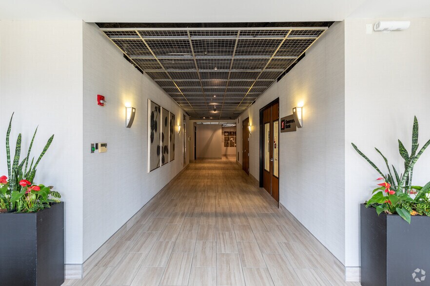 More Photos Of 1720 W End Ave, Nashville Office For Lease