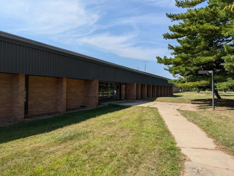 Primary Photo Of 5251 Wayne Rd, Battle Creek Distribution For Lease