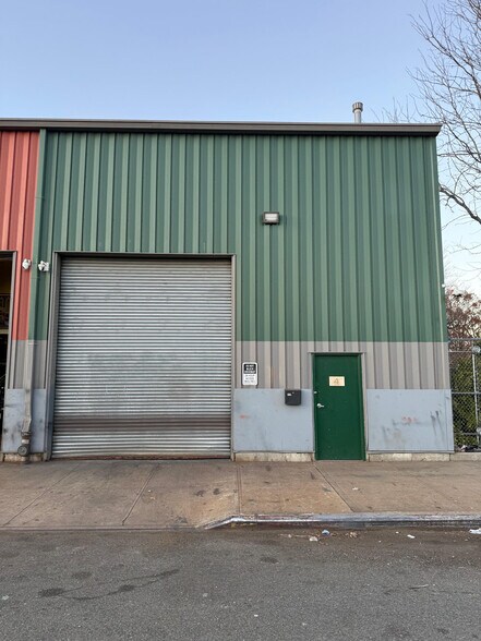 Primary Photo Of 147 Wayne St, Staten Island Warehouse For Lease
