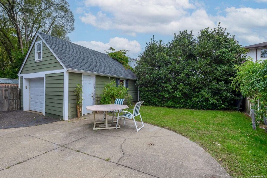 More Photos Of 52 Graywood Rd, Port Washington Apartments For Sale