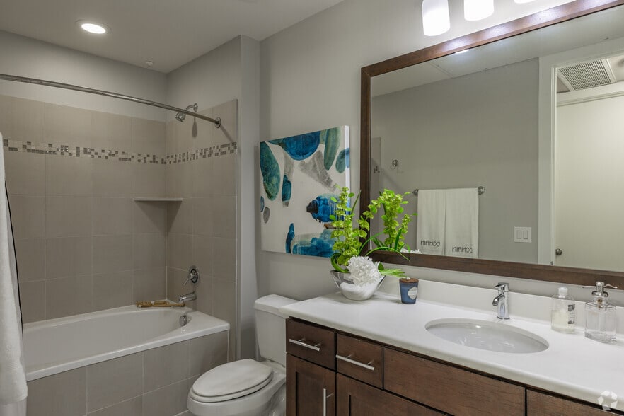 More Photos Of 12808 Queensbury Ln, Houston Apartments For Lease