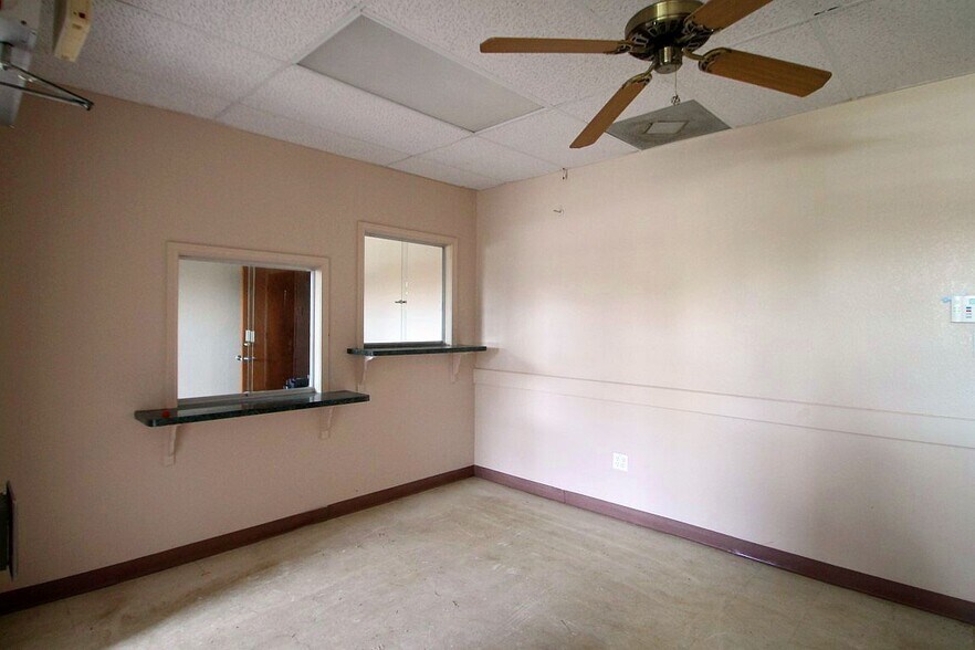 More Photos Of 382 W Main St, Raymondville Office For Sale