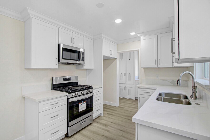 More Photos Of 3879 Dykes Ln, Riverside Apartments For Sale