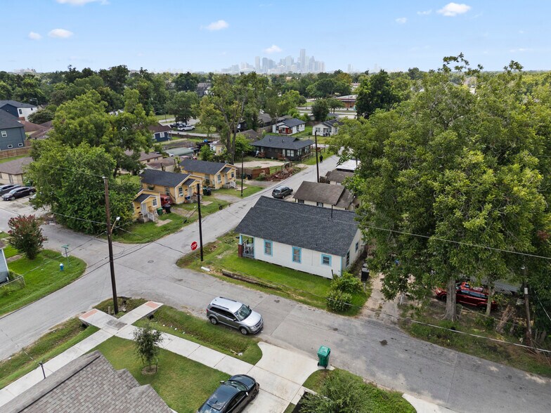 More Photos Of 2417 Lee St, Houston Specialty For Sale