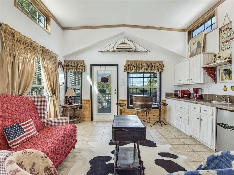 More Photos Of 251 Circle Dr, Wimberley Hospitality For Sale