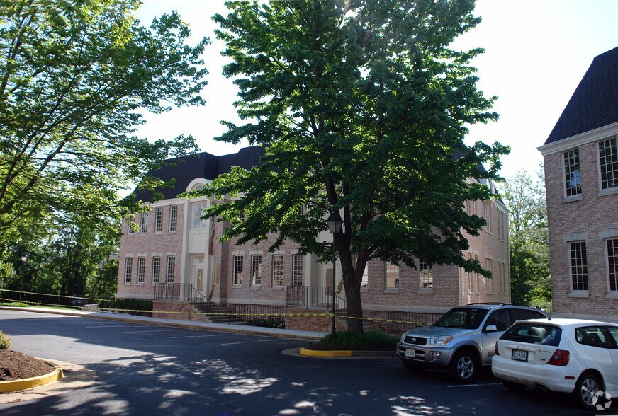 More Photos Of 3919 Blenheim Blvd, Fairfax Office For Lease