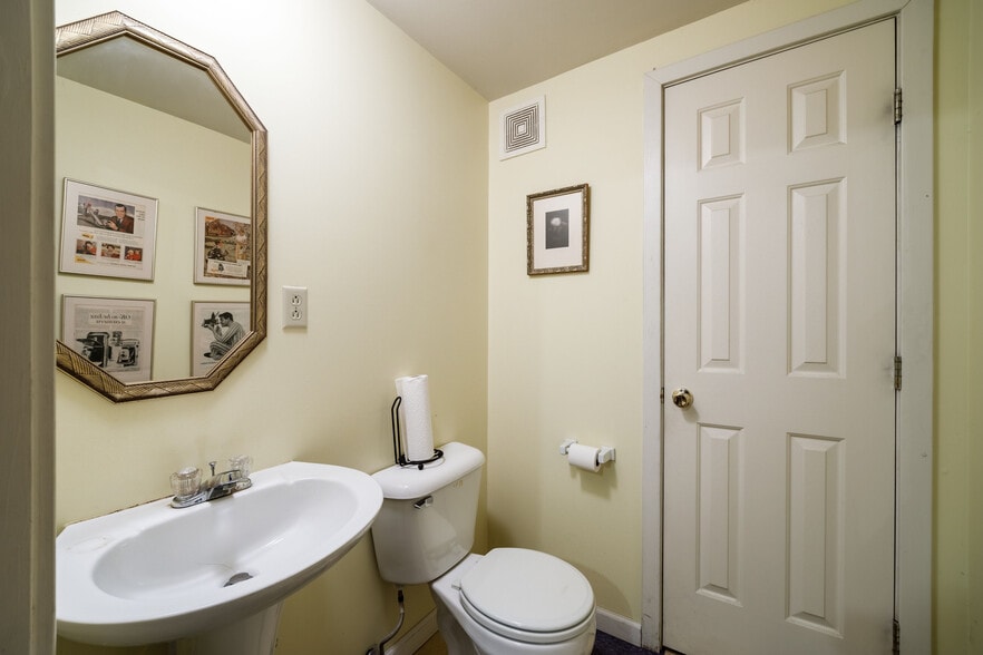 More Photos Of 1814 E Franklin St, Richmond Office Residential For Sale