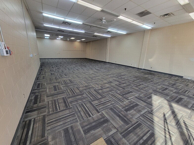 More Photos Of 3701 S Western Ave, Sioux Falls Warehouse For Lease