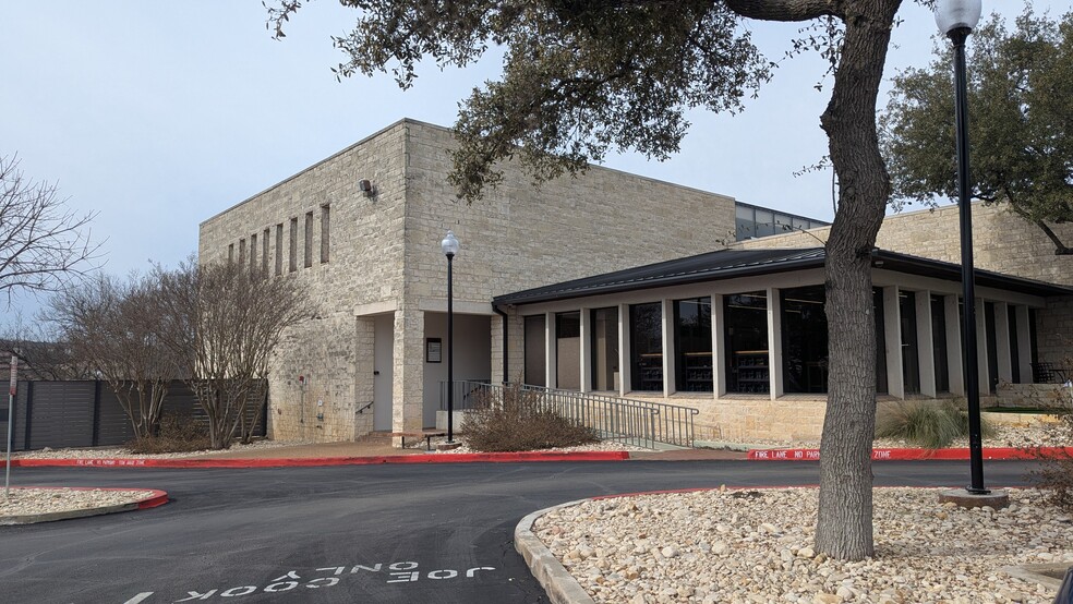 More Photos Of 741 Water St, Kerrville Loft Creative Space For Lease