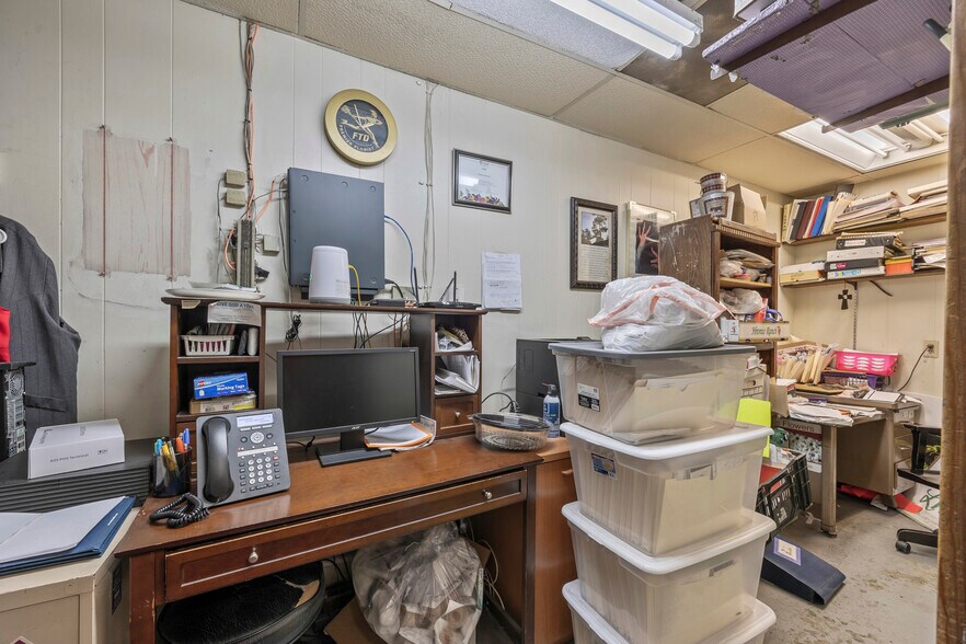 More Photos Of 225 S Sandusky Ave, Bucyrus Storefront Retail Residential For Sale