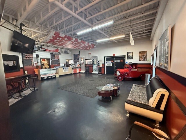 More Photos Of 644 Maguire Rd, Ocoee Freestanding For Lease