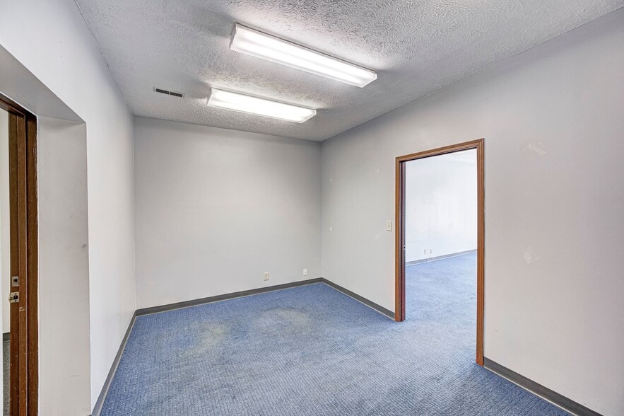 More Photos Of 5342 Elmwood Ave, Indianapolis Unknown For Lease