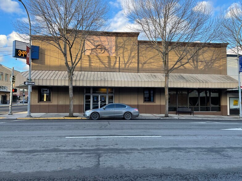 More Photos Of 300 E Main St, Pullman Bank For Sale