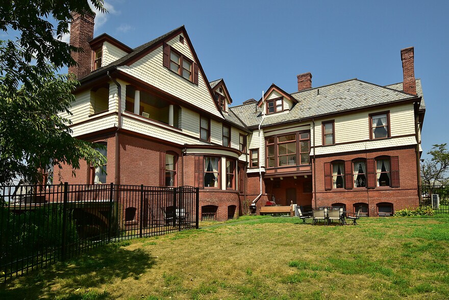 More Photos Of 270 Maple St, Springfield Hospitality For Sale