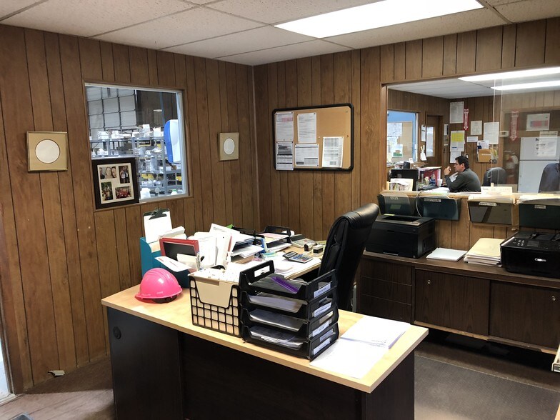 More Photos Of 3310 NW Loop 338, Odessa Warehouse For Lease