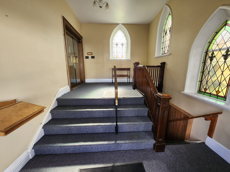 More Photos Of 977 Oxford St E, London Specialty For Lease