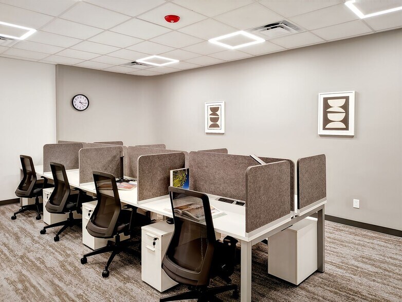 More Photos Of 3003 Tamiami Trl N, Naples Coworking Space