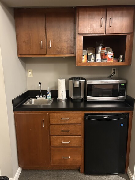 More Photos Of 711 Valley St, Manchester Warehouse For Sale