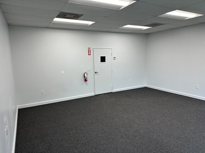 More Photos Of 4935 Park Ridge Blvd, Boynton Beach Warehouse For Lease