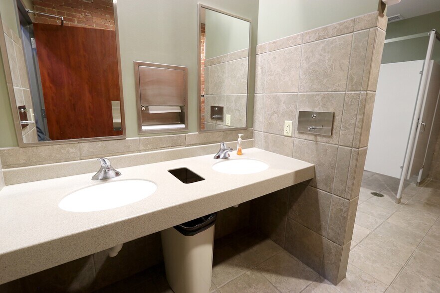 More Photos Of 100-256 Match Factory Pl, Bellefonte Medical For Lease