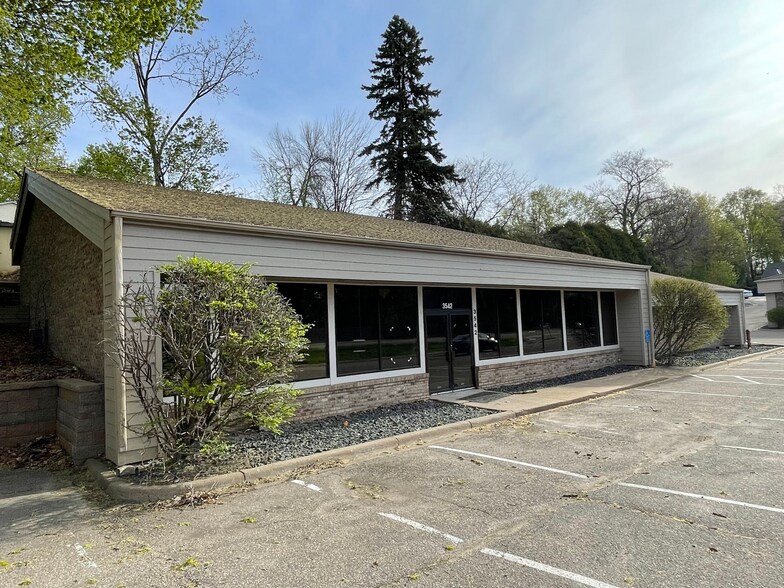 More Photos Of 3542 Shoreline Dr, Wayzata Freestanding For Lease