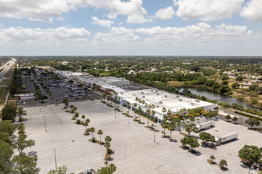 More Photos Of 10045 S Federal Hwy, Port Saint Lucie General Retail For Lease
