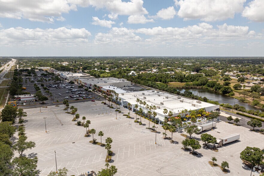 More Photos Of 10045 S US Highway 1, Port Saint Lucie General Retail For Lease