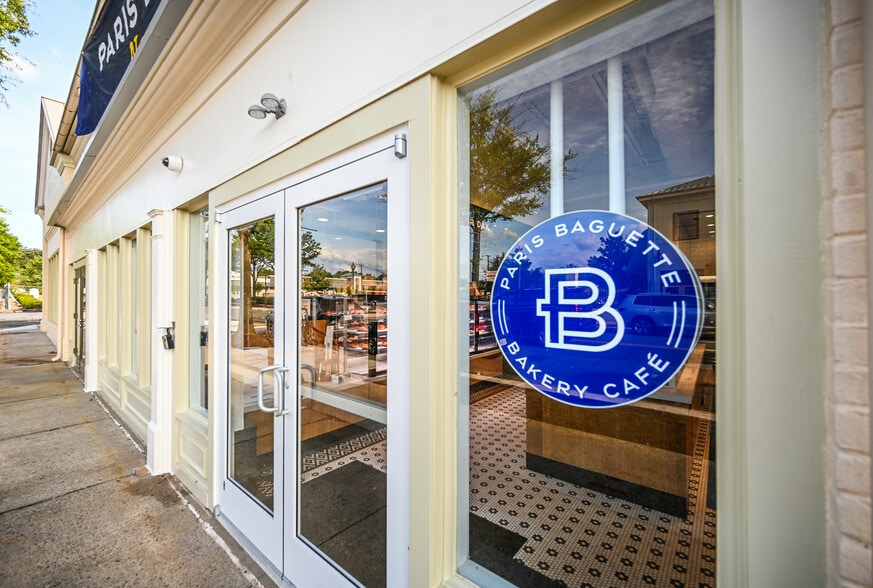 More Photos Of 21050 Southbank St, Sterling Unknown For Lease