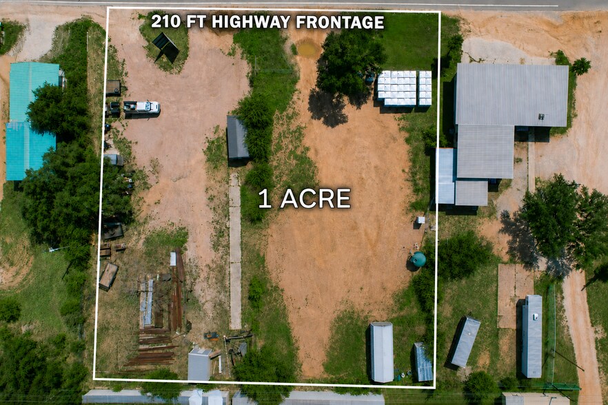 More Photos Of 2810 W Highway 1431, Kingsland Flex For Sale