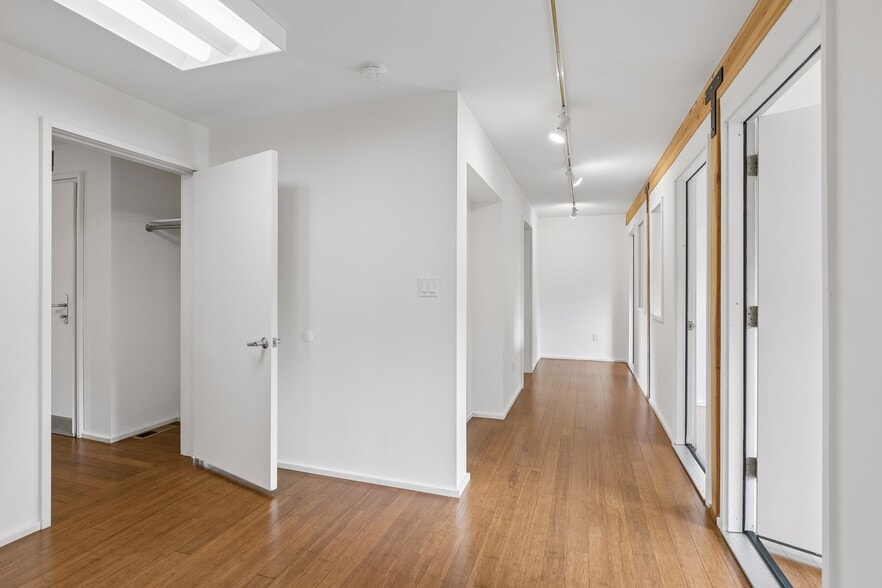 More Photos Of 901 NE 23rd Ave, Saint Anthony Office For Sale