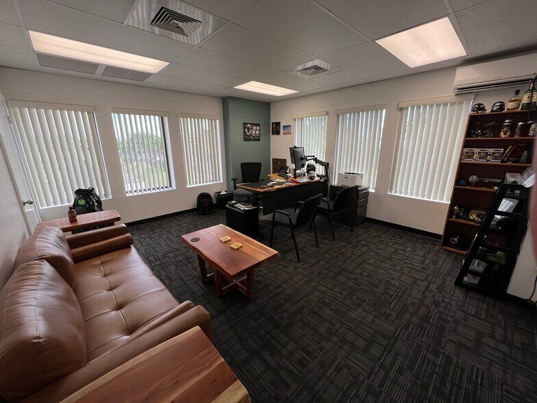 More Photos Of 2149 Lauwiliwili St, Kapolei Warehouse For Lease