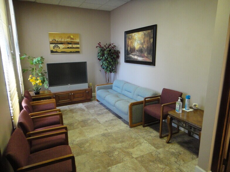 More Photos Of 14205 W Dixie Hwy, North Miami Medical For Sale