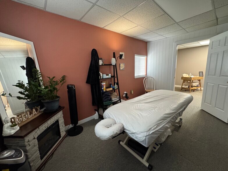 More Photos Of 1004 Brodhead Rd, Coraopolis Office For Lease