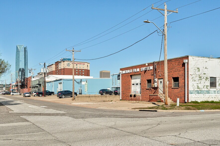 More Photos Of 515 Kings of Leon Ln, Oklahoma City Manufacturing For Sale