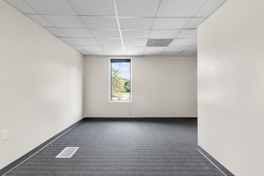 More Photos Of 1119-1123 Merriam Ln, Kansas City Office For Sale